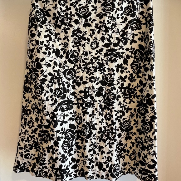 LOFT Dresses & Skirts - LOFT Black and White Floral A-Line Skirt